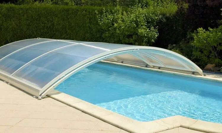 Pourquoi installer un abri piscine coulissant