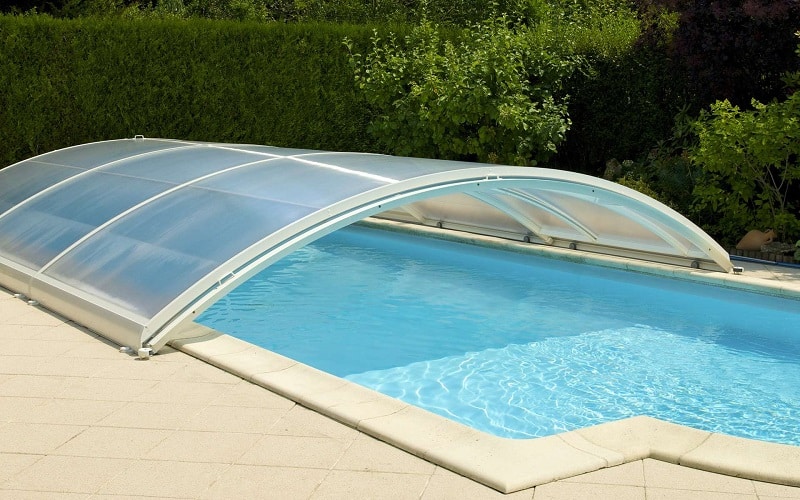 Pourquoi installer un abri piscine coulissant