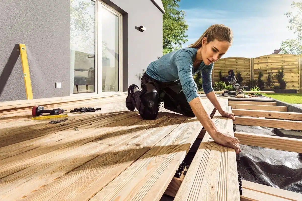 Choisir les bonnes lambourdes pour votre terrasse en bois : guide et conseils