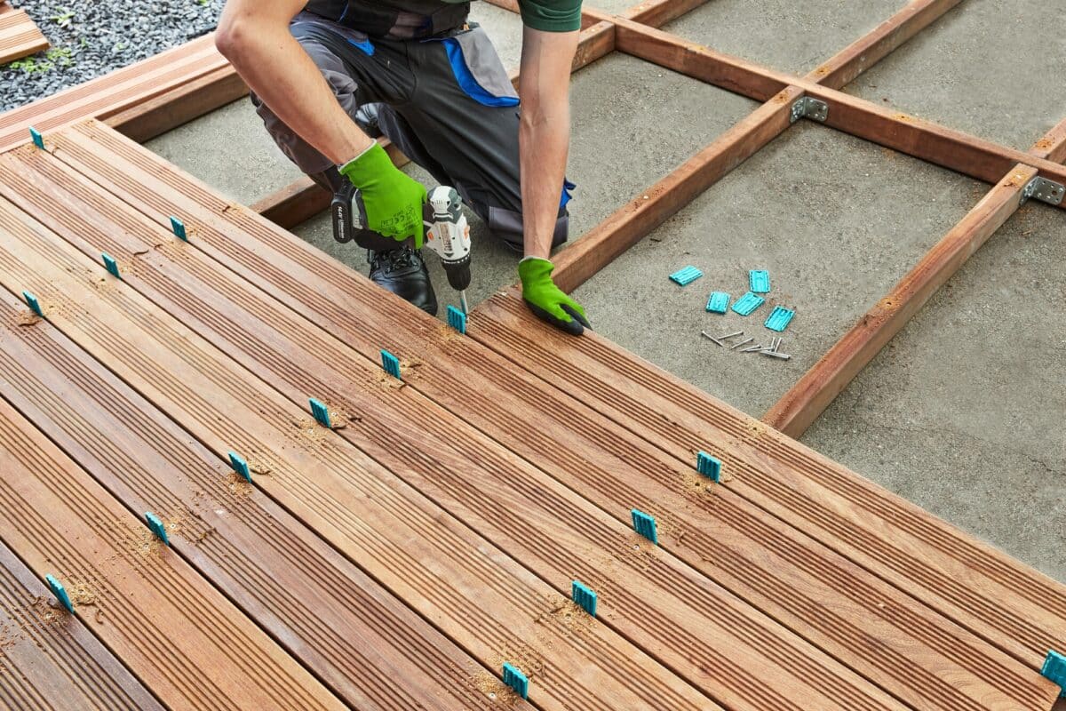 Les fondamentaux de l'installation de lambourdes pour terrasse en bois