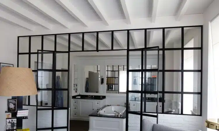Transformez votre espace intérieur avec une porte verrière double battant