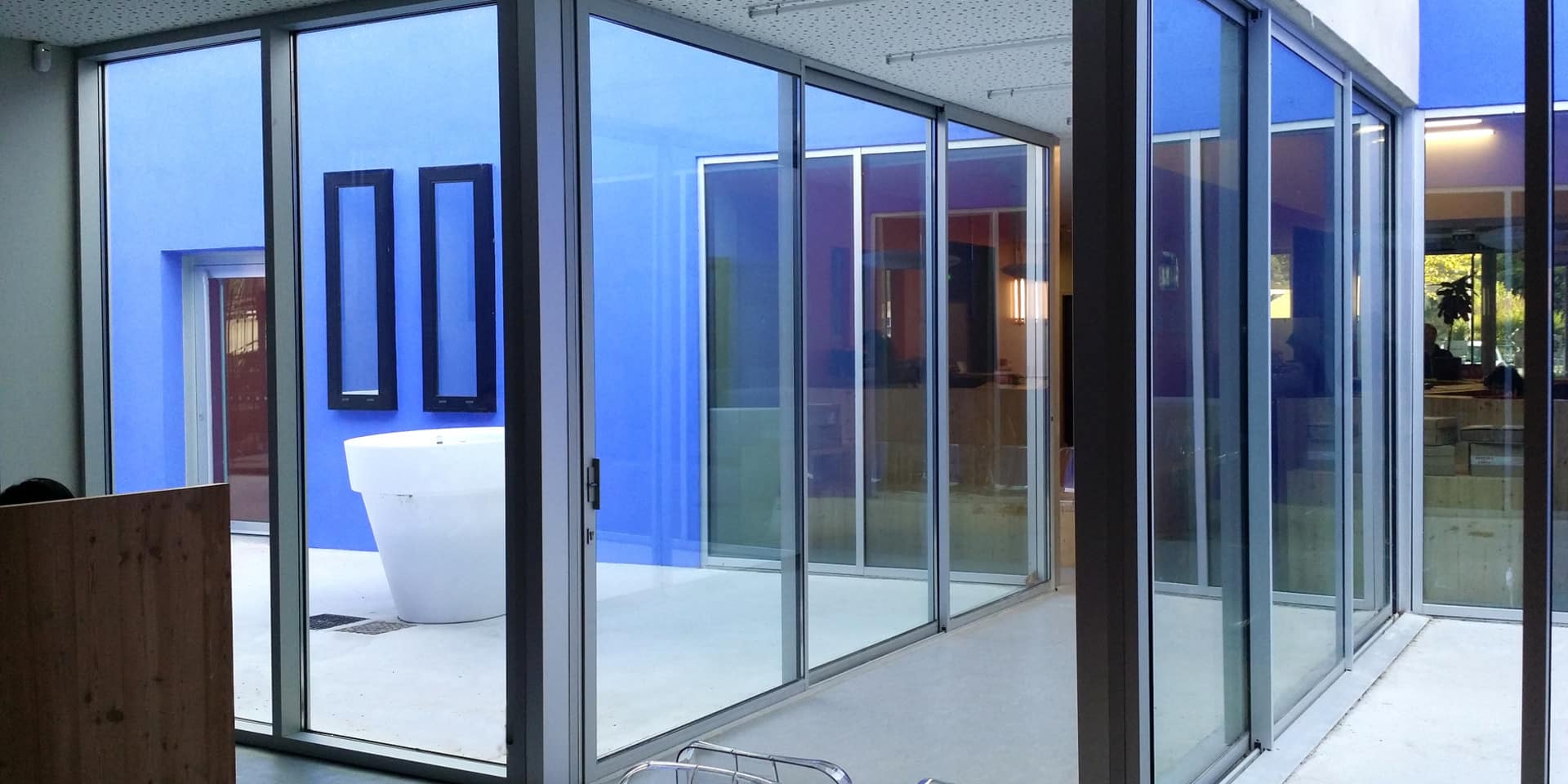 Doors event. Алюминиевые двери с армированным стеклом. Армированные стеклянные двери. Menuiserie Aluminium. Окно из армированного стекла.