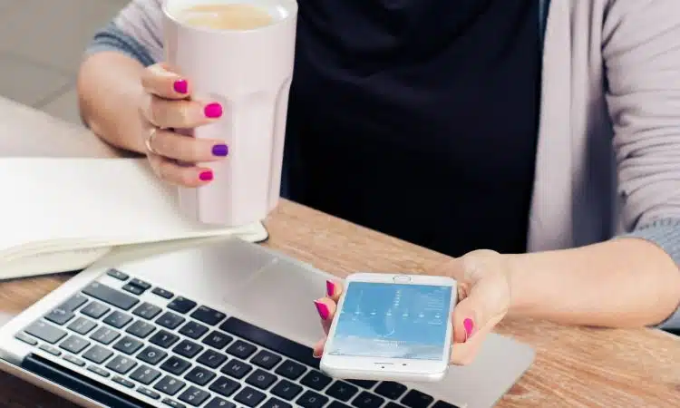 Comment se plaindre au service clientèle par téléphone pour un article reçu cassé ?