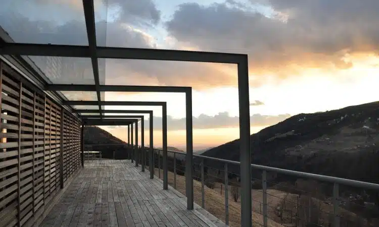 La pergola bioclimatique aluminium, du design à l'économie !