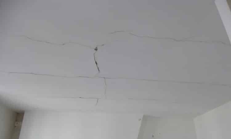 plafond fissuré