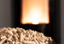 Transformation de l’espace cheminée : intégrer un rangement à granulés design Transformation de l’espace cheminée : intégrer un rangement à granulés design