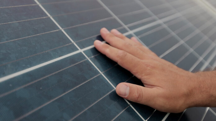 Trois bonnes raisons de faire appel à un installateur de panneau solaire en Normandie