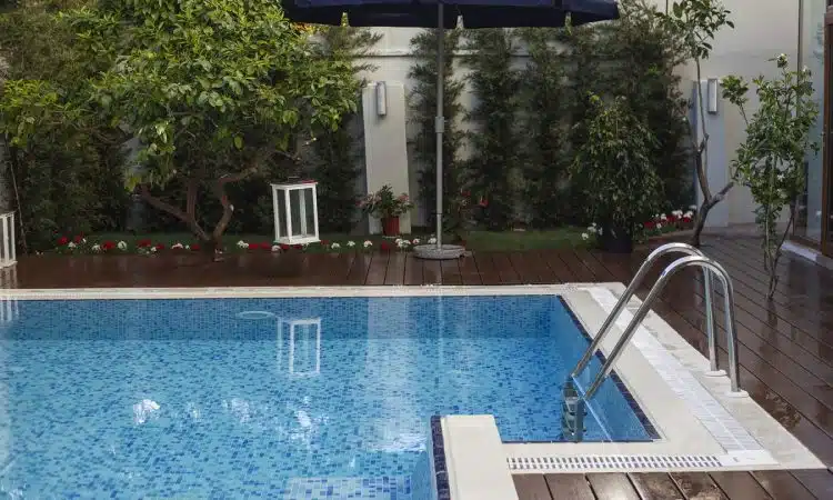 Volet hors sol piscine : découvrez ses atouts et son fonctionnement